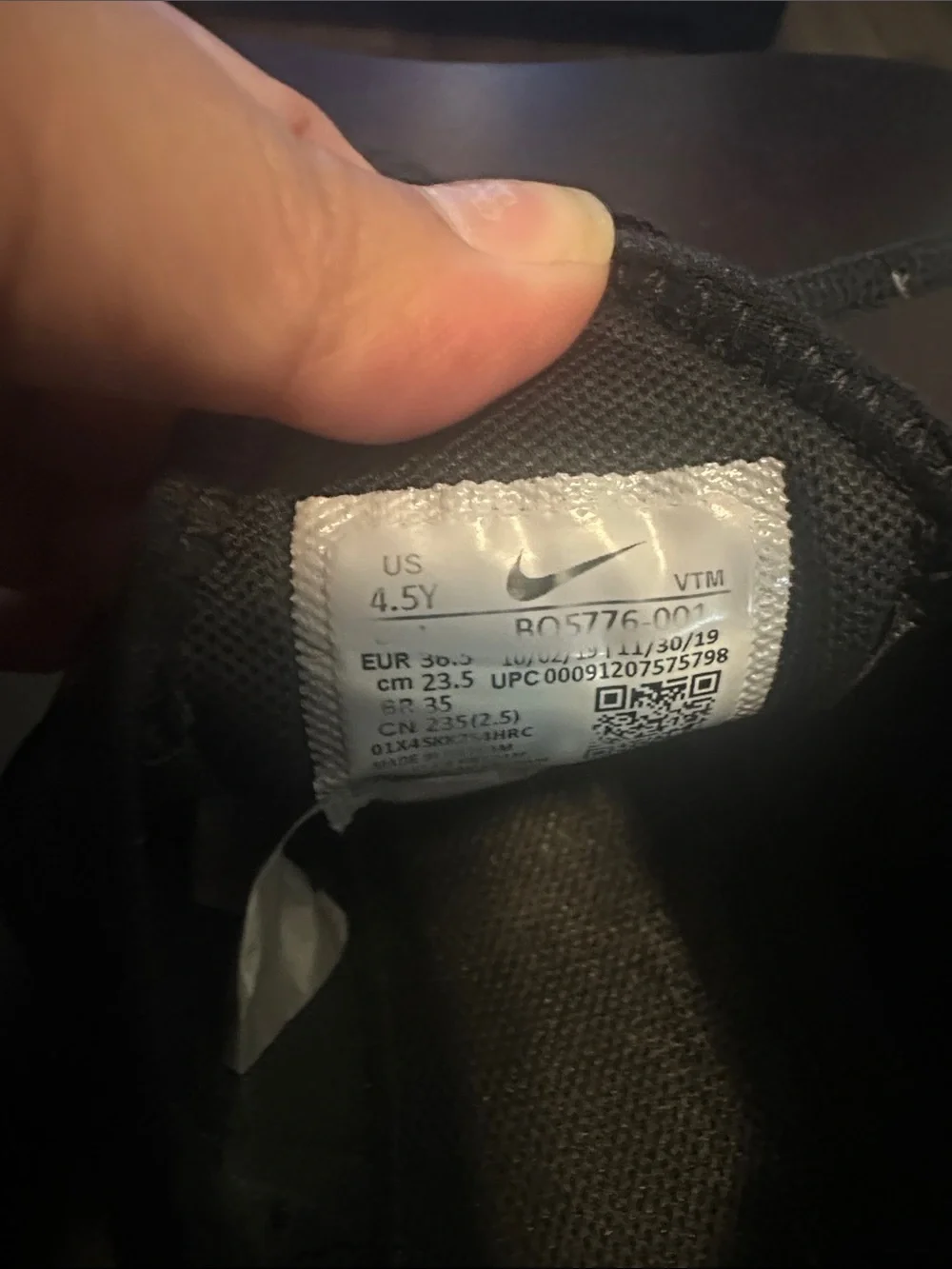 Nike Men's Black Breathable Mesh Sneakers
